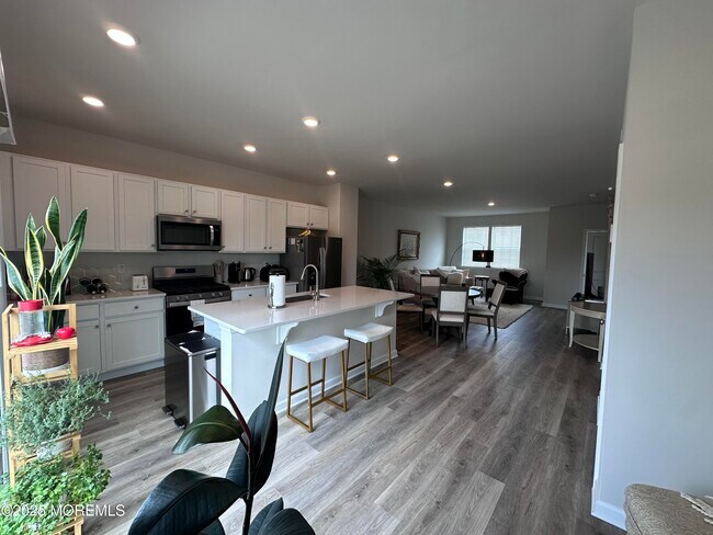Building Photo - 248 Macoun Way