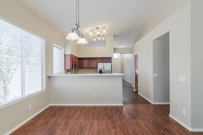 Building Photo - 230 S Pineview Pl