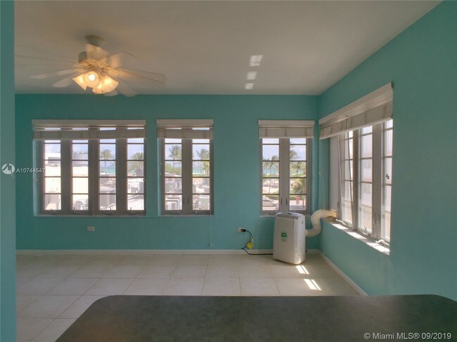 Building Photo - 901 Collins Ave