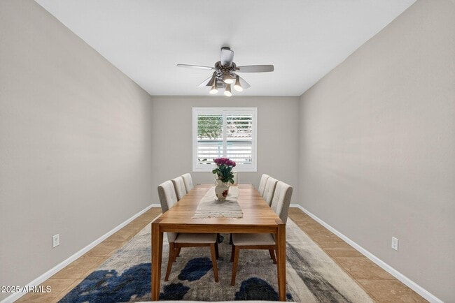 Building Photo - 8984 W Diana Ave