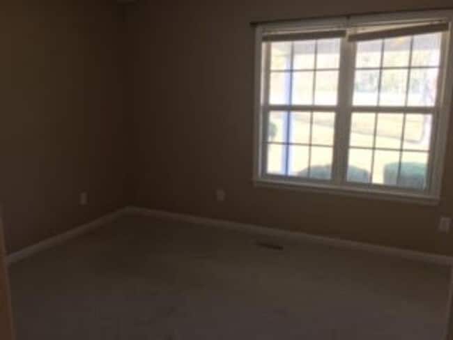 Building Photo - 3 Bed, 2 Bath home with Shop & 3 acres!