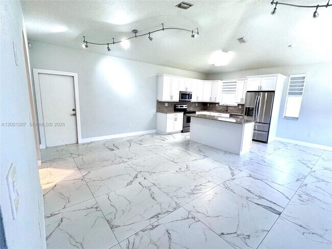 Building Photo - 21405 Ingraham Ave Rd