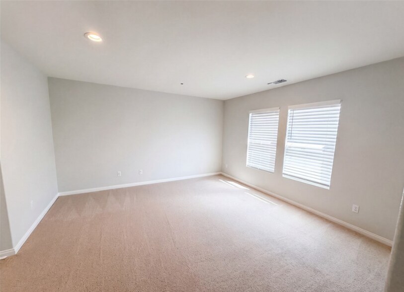 Building Photo - 26666 Dash Dr