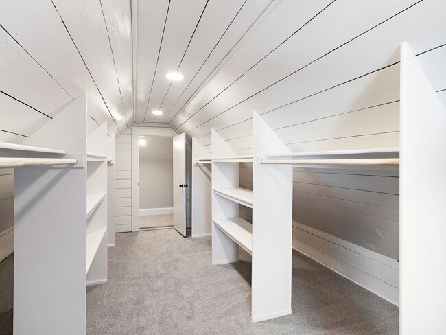 Building Photo - Gorgeous, updated 3-bdr Vernon bungalow w/...