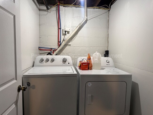 Building Photo - 606 5th St S