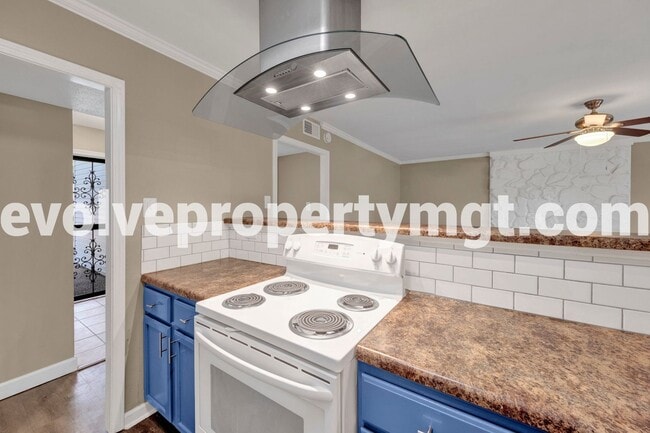 Building Photo - COLLIERVILLE HOME!!