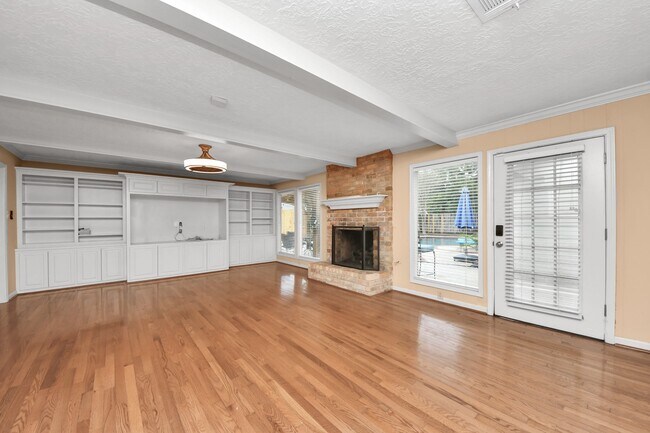 Building Photo - 15126 Trailside Dr