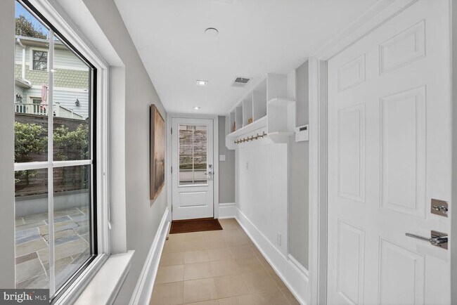 Building Photo - 4964 Eskridge Terrace NW