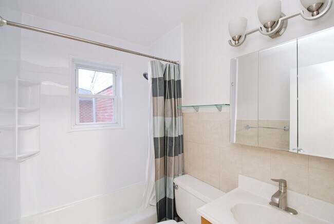 Building Photo - 77 Webb Ave