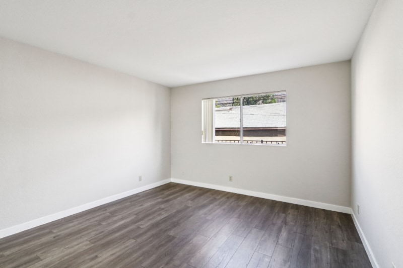 Building Photo - 700 E Cedar Ave