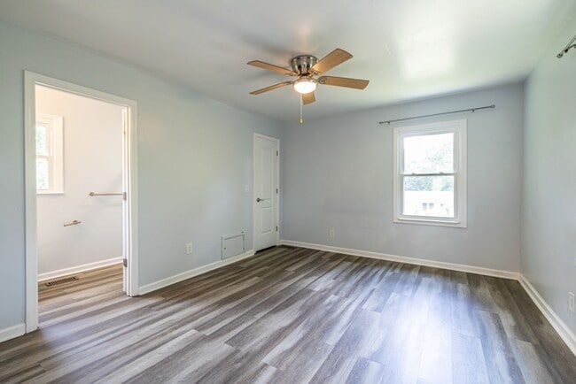 Building Photo - Spacious 4-Bedroom Ranch Home in Belvedere...