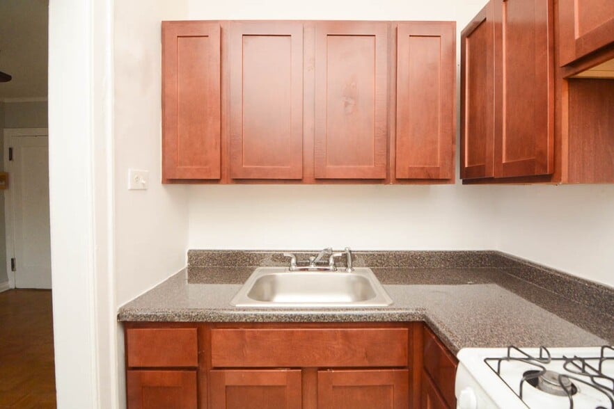 Building Photo - 653 W Belmont Ave