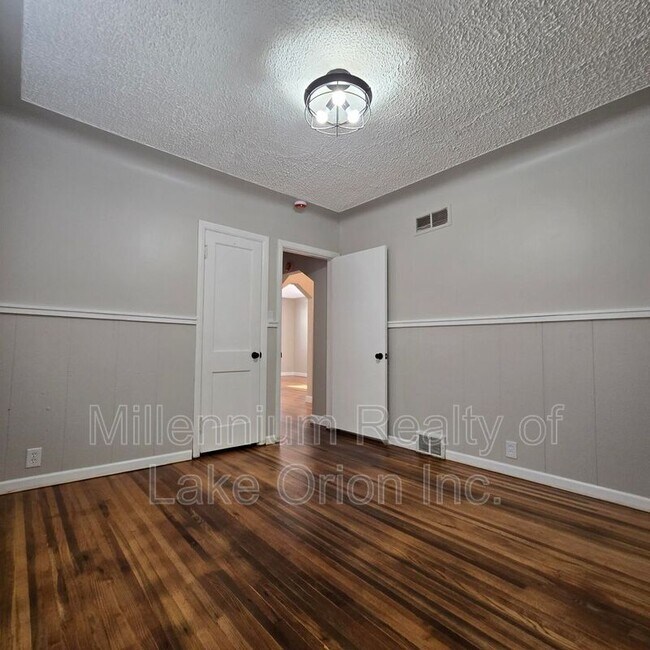 Building Photo - 614 E Tennyson Ave
