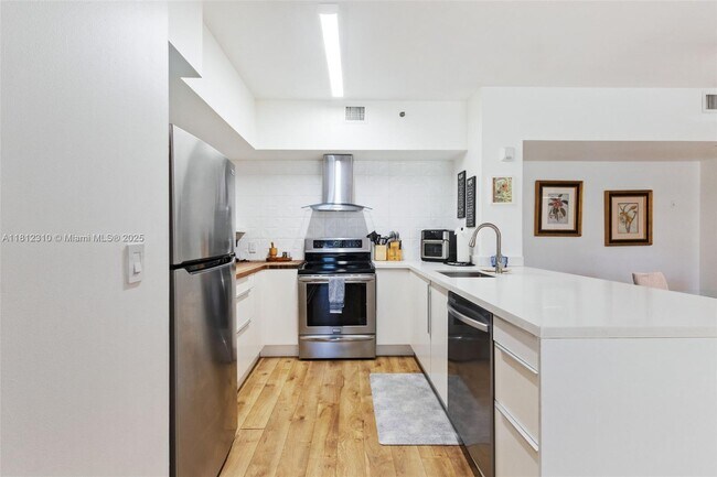 Building Photo - 19999 E Country Club Dr