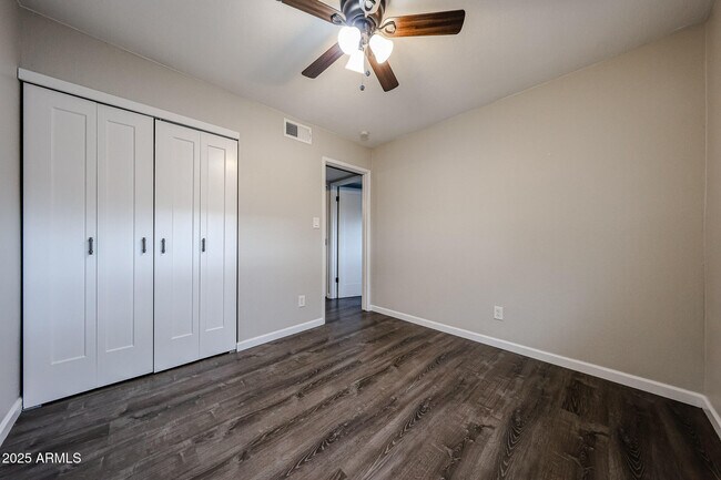 Building Photo - 1014 E Bendix Dr