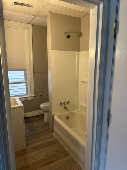 Building Photo - 453 3rd St