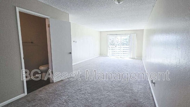 Building Photo - 112 Avian Dr