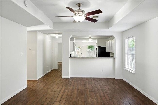 Building Photo - 706 Silver Cliff Ln