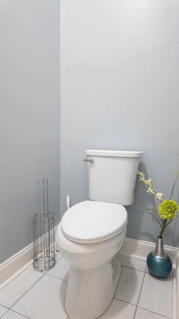 Building Photo - Spacious 4/3.5 w/ Master on Main and Fully...