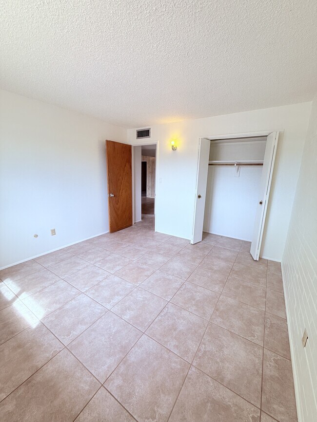 Building Photo - 4834 N Los Altos Pl