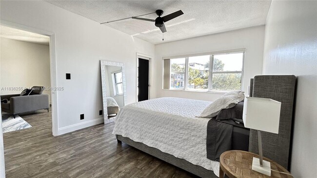 Building Photo - 4117 Bougainvilla Dr