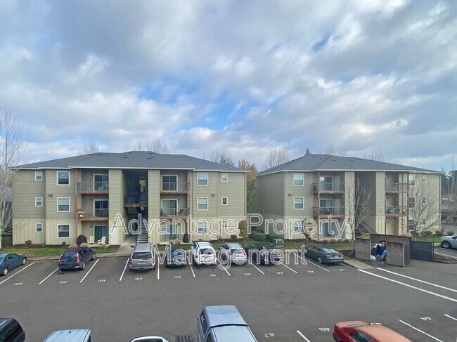 Building Photo - 501 Catron Pl