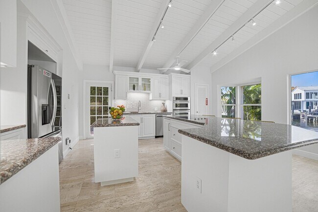 Building Photo - 2519 Barcelona Dr