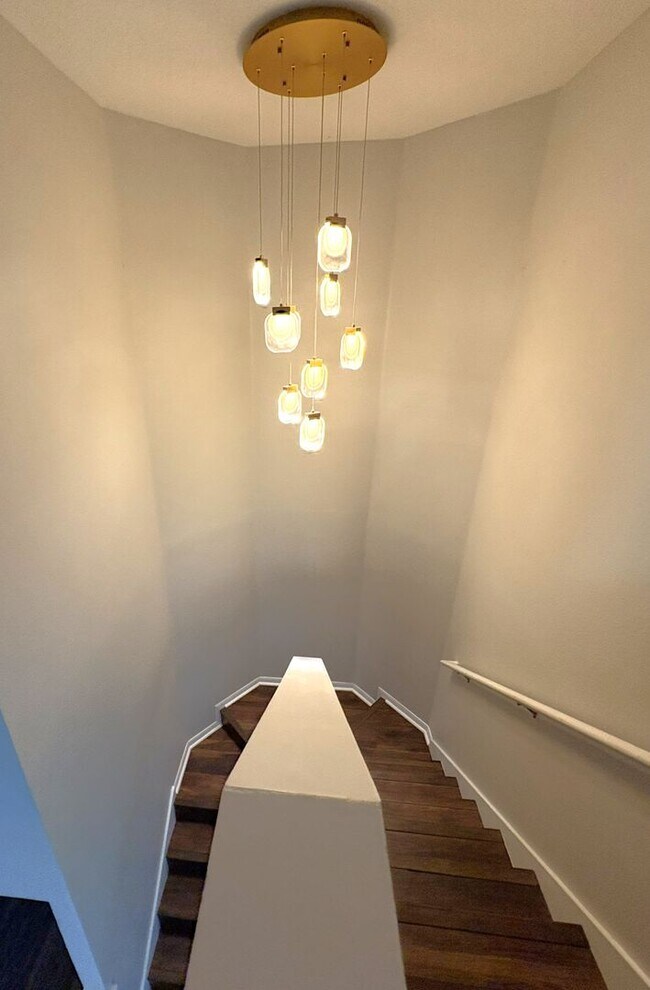 Building Photo - Available NOW!  Stunning 5-Bedroom Home in...