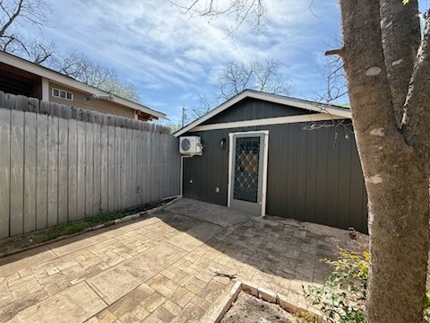 Building Photo - 1120 Rigsby Ave