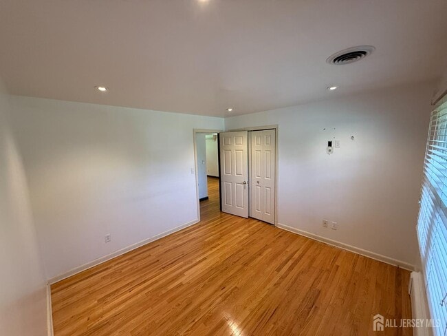 Building Photo - 849 New Dover Rd