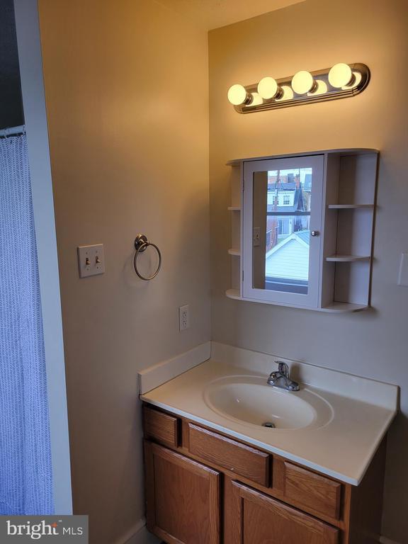 Building Photo - 729 E Washington St