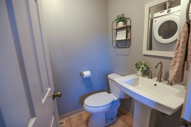 Building Photo - 906 Mill Pond Dr