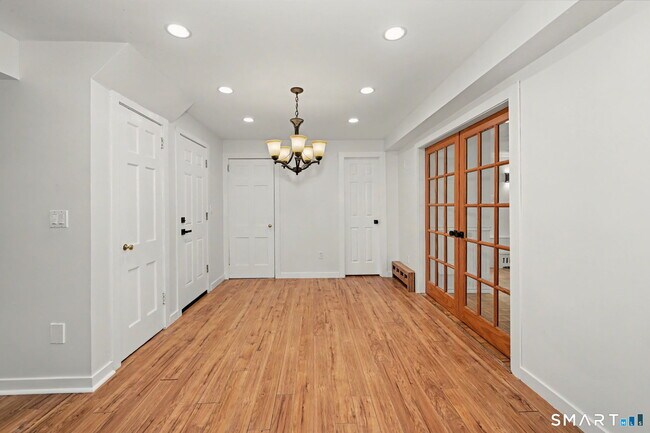 Building Photo - 44 Barmore Dr W