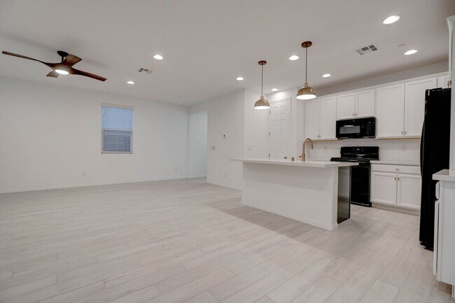 Building Photo - 111 Balsam Leaf Ct