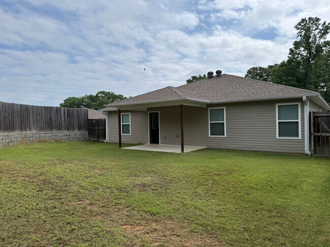 Building Photo - 415 S Shady Ln