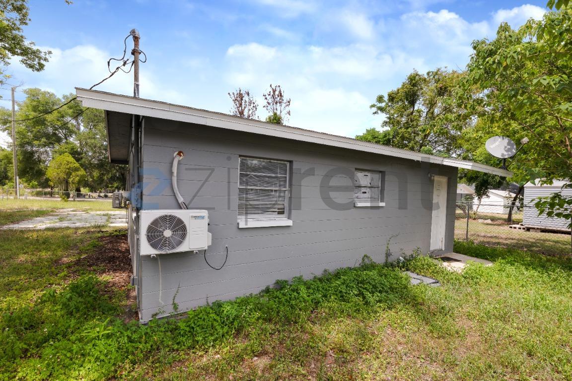 Building Photo - Unit