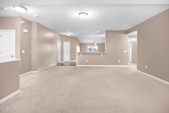 Building Photo - 15 Clarice Ln