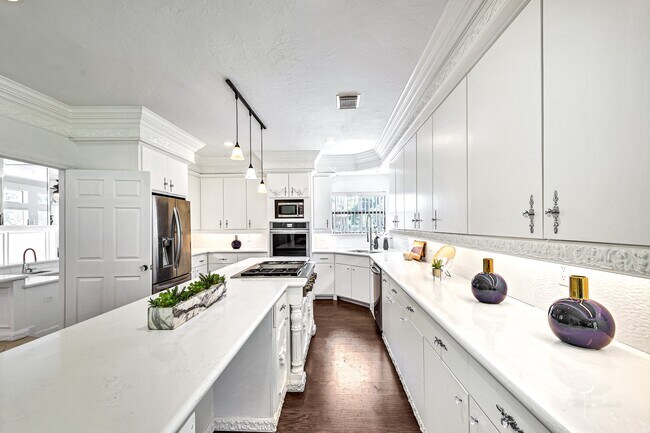 Building Photo - 21410 Ganton Dr