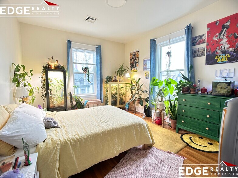 Building Photo - 74 Aldie St