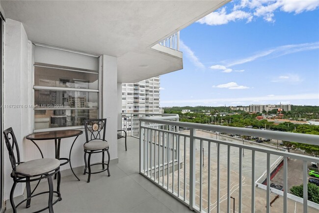 Building Photo - 18051 Biscayne Blvd