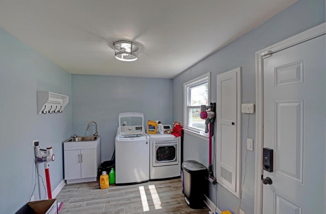 Building Photo - 606 Wyoming Ave