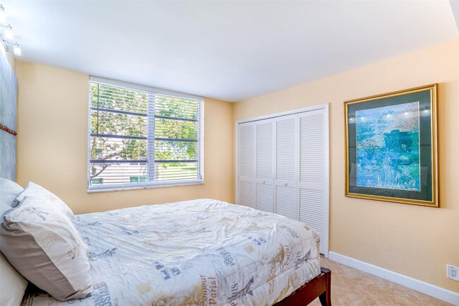 Building Photo - 2681 S Course Dr