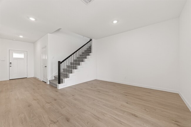 Building Photo - 4323 Camden Lakes St