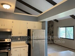 Building Photo - 14317 Fairway Dr