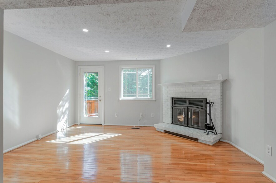 Building Photo - 1638 10th St S