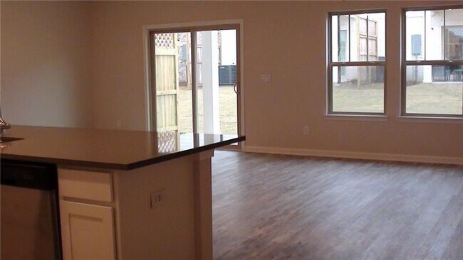 Building Photo - 1174 Lake Dr SW