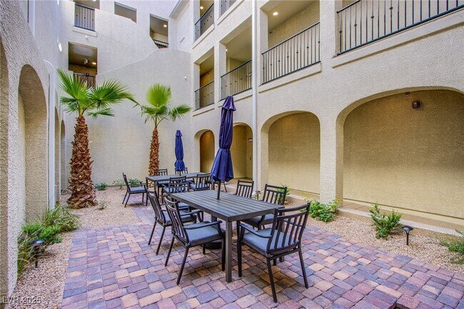 Building Photo - 2555 Hampton Rd