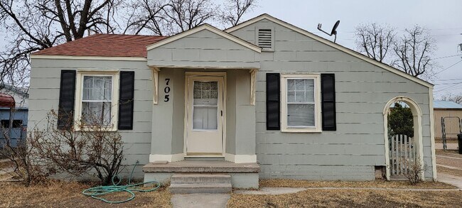 Primary Photo - 705 N Elm St