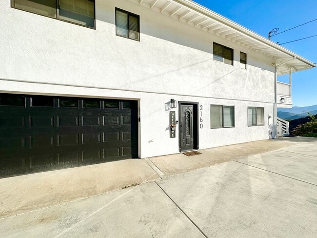 Building Photo - Beautiful, Shorter-Term, Fully Furnished Upstairs Guest Home, on Secluded Hilltop Property with M...