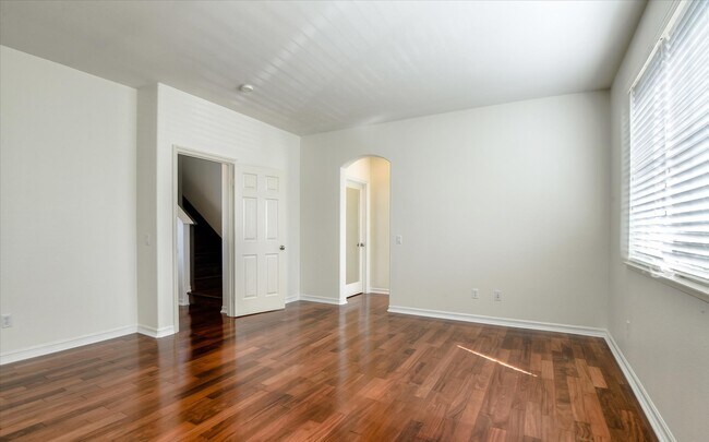 Master Suite - Walk-in Closet & Bathroom 1 - 2835 Maricopa St